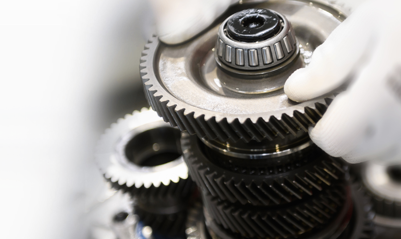 从人工搬运到智慧协同——yabo鸭脖无人叉车在发动机制造企业的创新应用